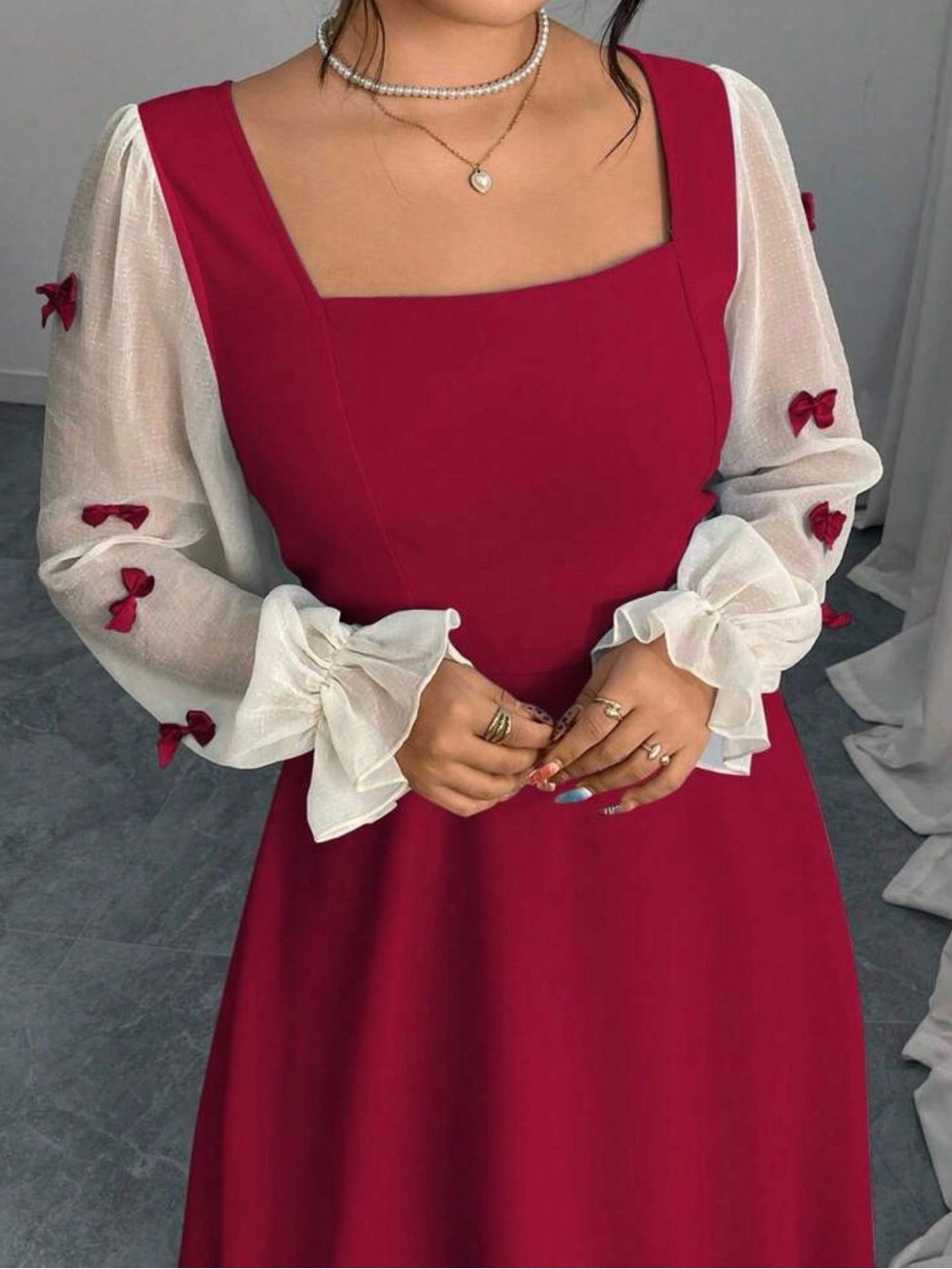 Elegant Red Square-Neck Maxi Dress with Sheer Sleeve Bows - Picture 4 of 4